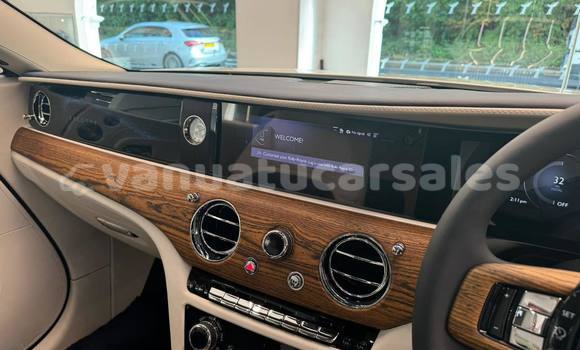 Buy Used Rolls-Royce Camargue White Car in Port Vila in Shefa Buy Used Rolls-Royce Camargue White Car in Port Vila in Shefa