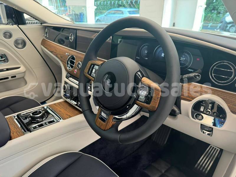 Big with watermark rolls royce camargue shefa port vila 861