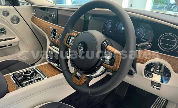 Buy Used Rolls-Royce Camargue White Car in Port Vila in Shefa Buy Used Rolls-Royce Camargue White Car in Port Vila in Shefa
