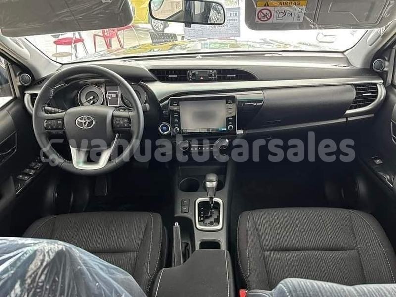 Big with watermark toyota hilux surf malampa paama 863