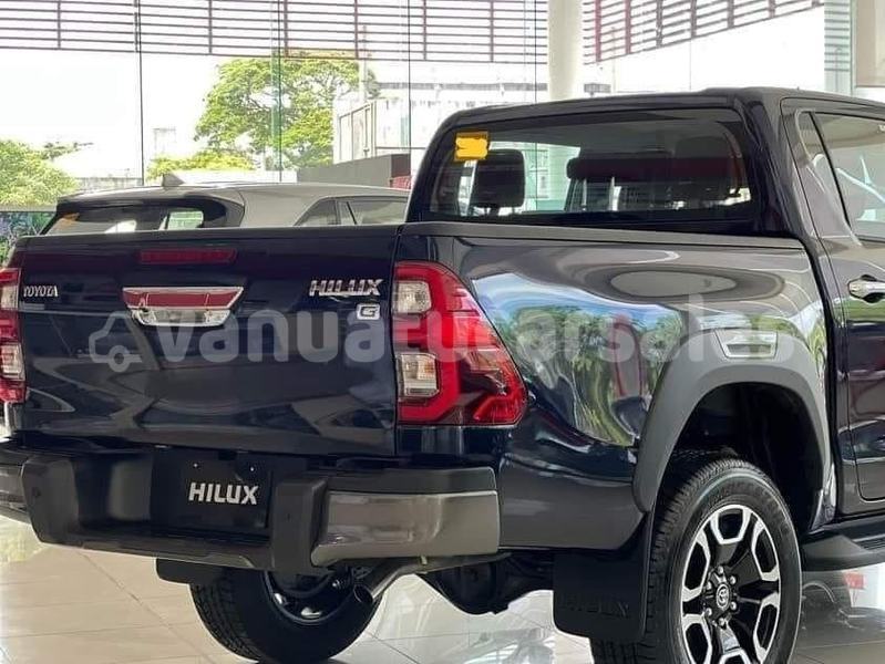 Big with watermark toyota hilux surf malampa paama 863