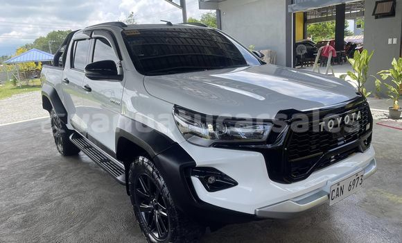 Buy Used Toyota Hilux Surf White Car in Port Vila in Shefa