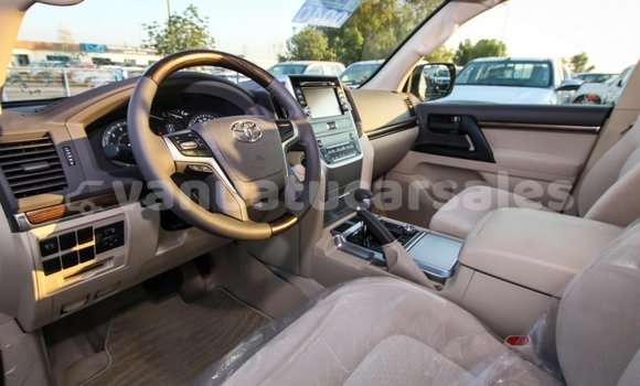 Buy Import Toyota Land Cruiser White Car in Import - Dubai in Malampa Buy Import Toyota Land Cruiser White Car in Import - Dubai in Malampa