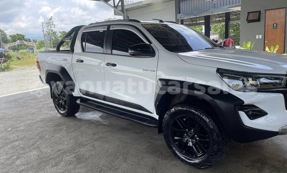 Buy Used Toyota Hilux Surf White Car in Port Vila in Shefa Buy Used Toyota Hilux Surf White Car in Port Vila in Shefa