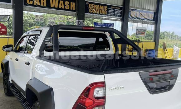 Buy Used Toyota Hilux Surf White Car in Port Vila in Shefa Buy Used Toyota Hilux Surf White Car in Port Vila in Shefa