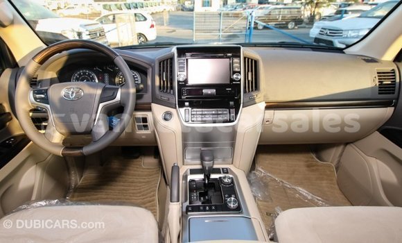Buy Import Toyota Land Cruiser White Car in Import - Dubai in Malampa Buy Import Toyota Land Cruiser White Car in Import - Dubai in Malampa