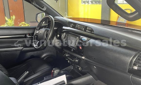 Buy Used Toyota Hilux Surf White Car in Port Vila in Shefa Buy Used Toyota Hilux Surf White Car in Port Vila in Shefa