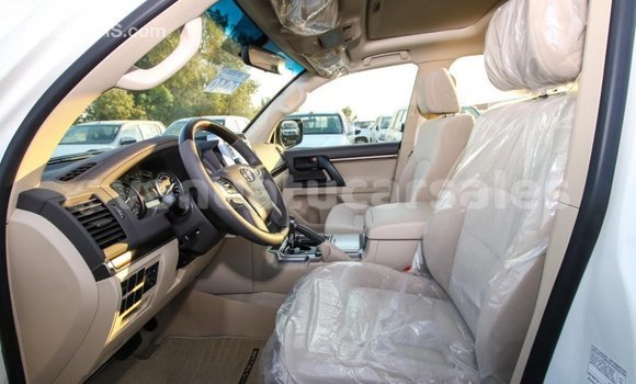 Buy Import Toyota Land Cruiser White Car in Import - Dubai in Malampa Buy Import Toyota Land Cruiser White Car in Import - Dubai in Malampa