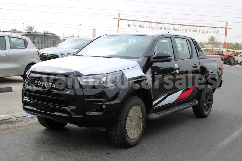 Big with watermark toyota hilux sanma port olry 869