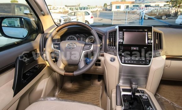Buy Import Toyota Land Cruiser White Car in Import - Dubai in Malampa Buy Import Toyota Land Cruiser White Car in Import - Dubai in Malampa