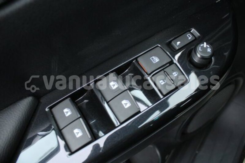 Big with watermark toyota hilux sanma port olry 869