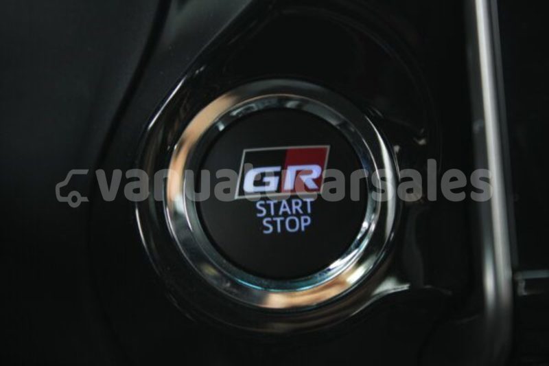 Big with watermark toyota hilux sanma port olry 869