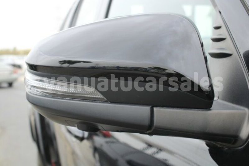 Big with watermark toyota hilux sanma port olry 869