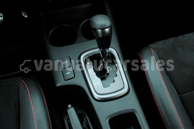 Big with watermark toyota hilux sanma port olry 869