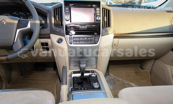 Buy Import Toyota Land Cruiser White Car in Import - Dubai in Malampa Buy Import Toyota Land Cruiser White Car in Import - Dubai in Malampa