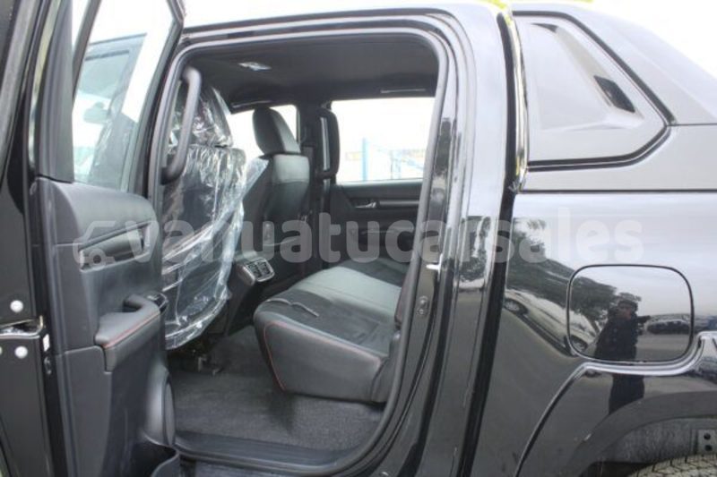 Big with watermark toyota hilux sanma port olry 869