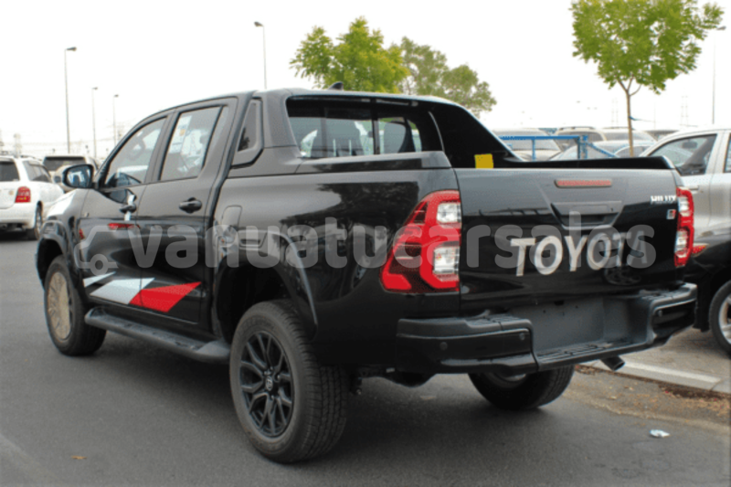 Big with watermark toyota hilux sanma port olry 869