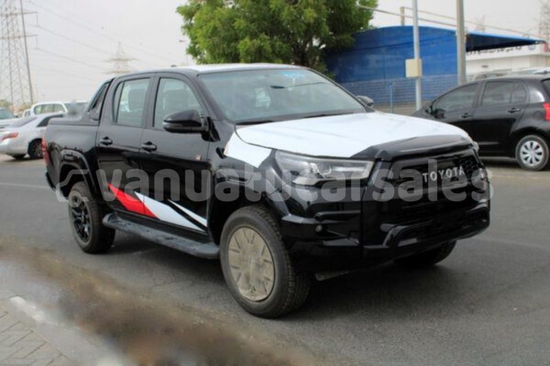 Big with watermark toyota hilux sanma port olry 869