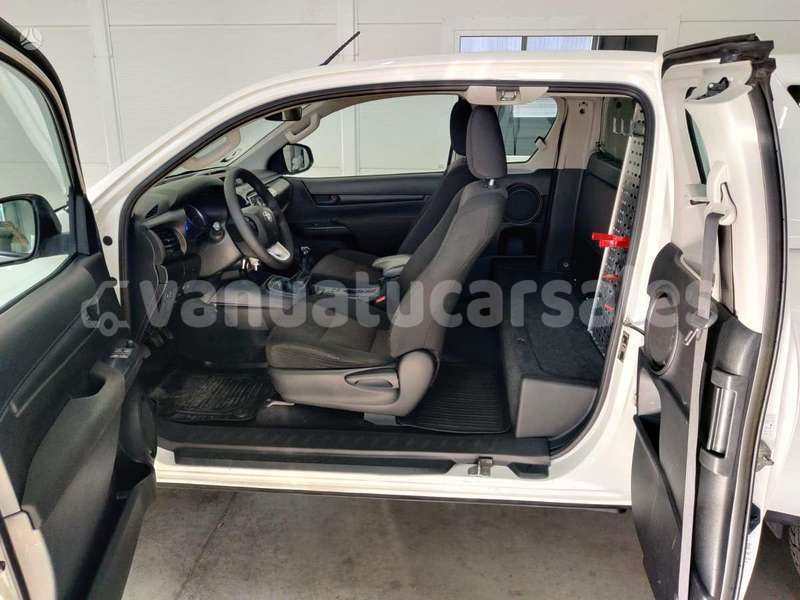 Big with watermark toyota hilux shefa port vila 870