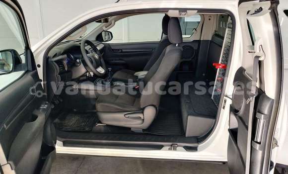 Buy Used Toyota Hilux White Car in Port Vila in Shefa