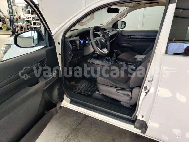 Big with watermark toyota hilux shefa port vila 870