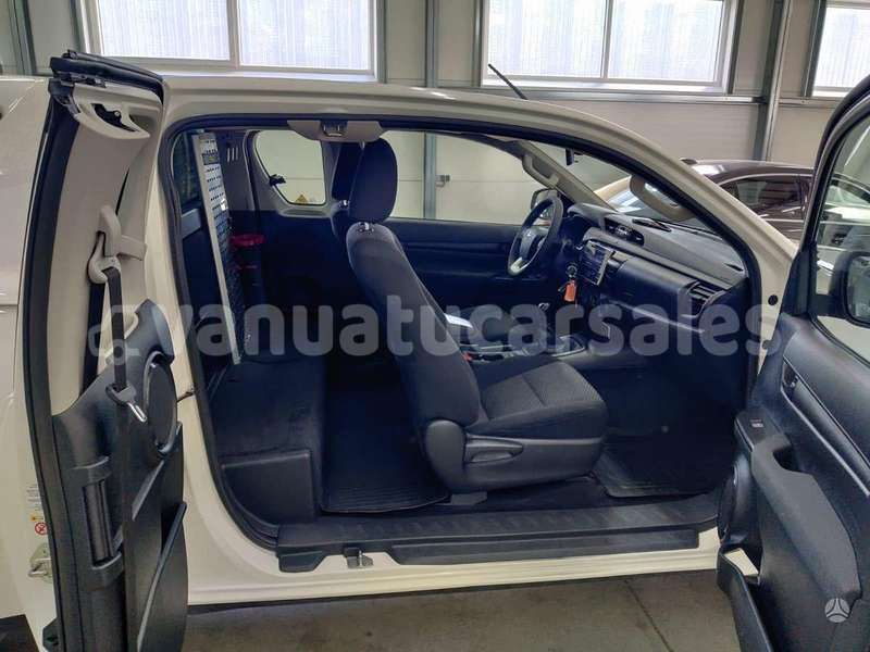 Big with watermark toyota hilux shefa port vila 870