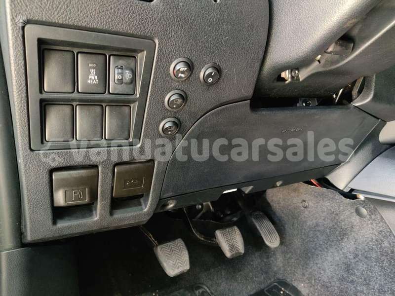 Big with watermark toyota hilux shefa port vila 870