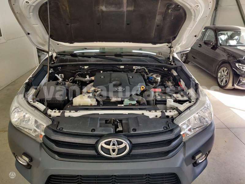 Big with watermark toyota hilux shefa port vila 870