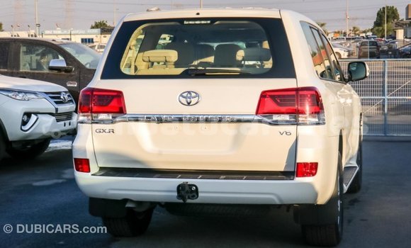 Buy Import Toyota Land Cruiser White Car in Import - Dubai in Malampa Buy Import Toyota Land Cruiser White Car in Import - Dubai in Malampa
