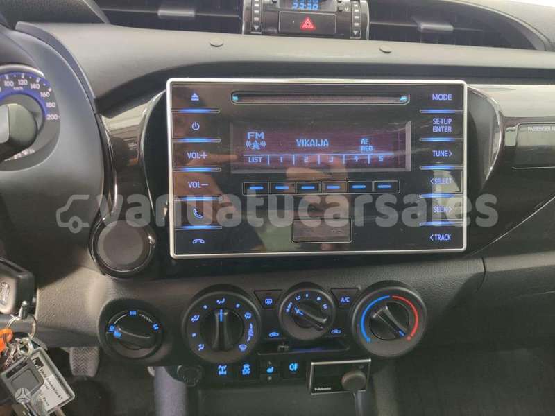 Big with watermark toyota hilux shefa port vila 870