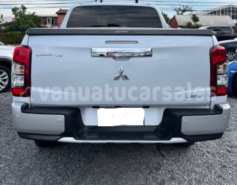 Big with watermark mitsubishi l200 shefa port vila 882