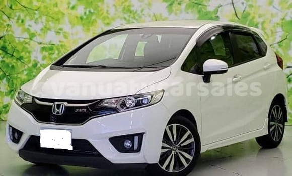 Buy Used Honda FIT White Car in Port Vila in Shefa