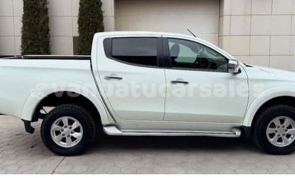 Acheter Occasion Voiture Mitsubishi L200 Blanc à Port Vila, Shefa Acheter Occasion Voiture Mitsubishi L200 Blanc à Port Vila, Shefa