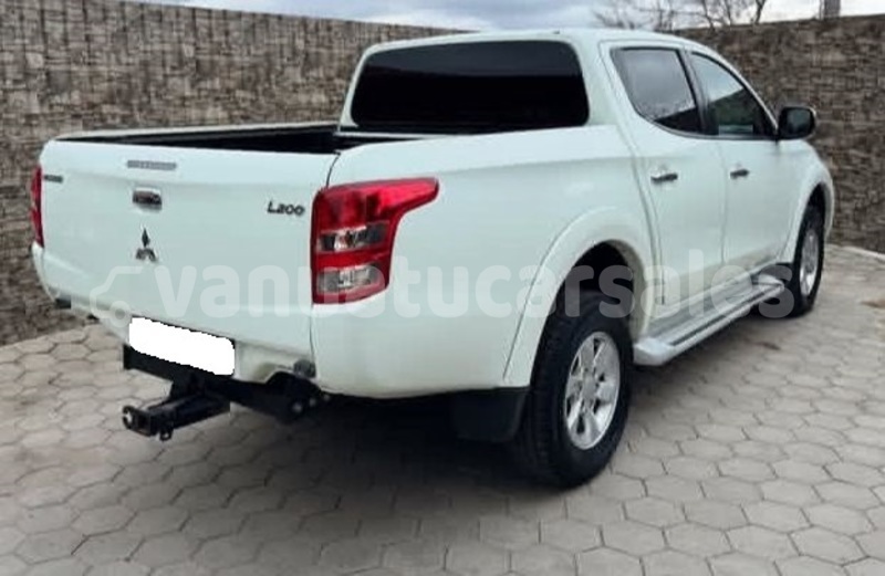 Big with watermark mitsubishi l200 shefa port vila 888