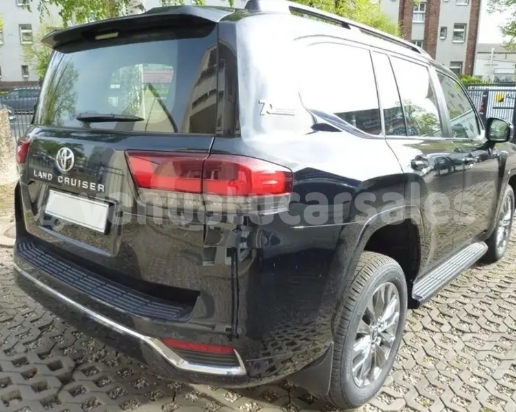 Big with watermark toyota land cruiser penama bunlap 890