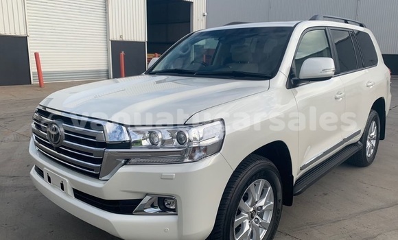 Buy Used Toyota Land Cruiser White Car in Port Vila in Shefa