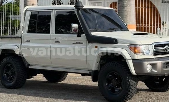 Buy Used Toyota Land Cruiser White Car in Port Vila in Shefa