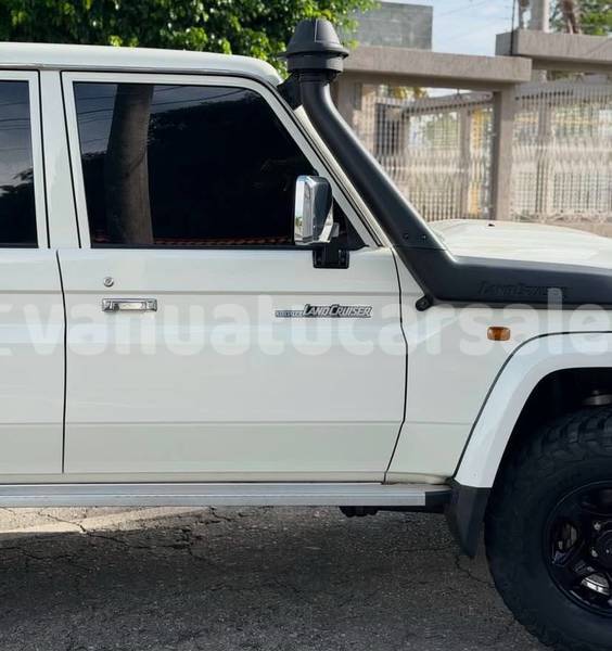 Big with watermark toyota land cruiser shefa port vila 908