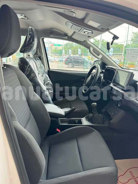Big with watermark toyota hilux shefa port vila 921