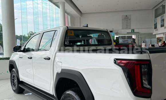 Buy New Toyota Hilux Surf White Car in Port Vila in Shefa Buy New Toyota Hilux Surf White Car in Port Vila in Shefa