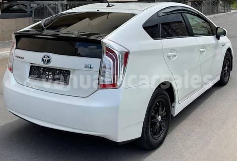 Big with watermark toyota prius shefa port vila 923