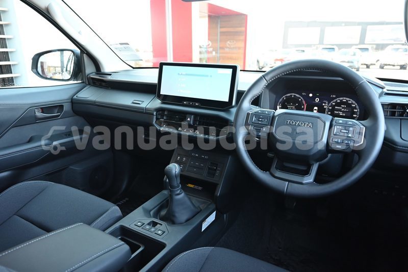Big with watermark toyota hilux shefa port vila 928