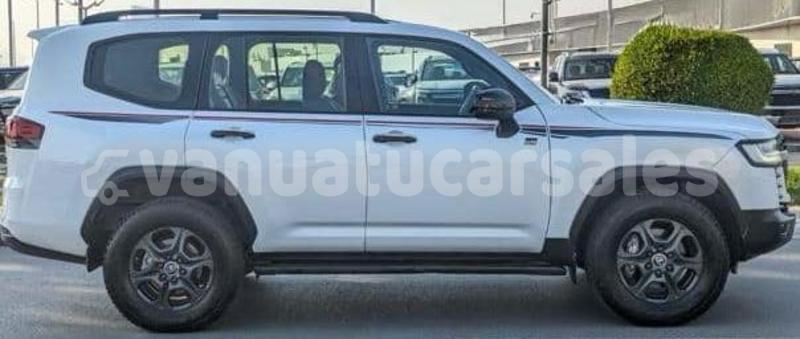 Big with watermark toyota land cruiser shefa port vila 929