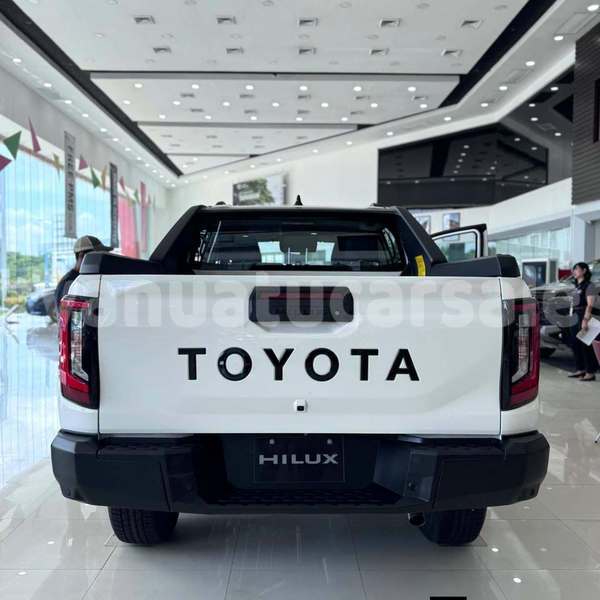 Big with watermark toyota hilux surf shefa port vila 933