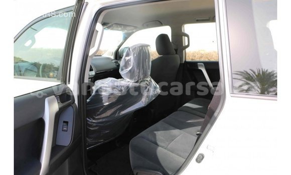 Acheter Import Voiture Toyota Prado Blanc à Import - Dubai, Malampa Acheter Import Voiture Toyota Prado Blanc à Import - Dubai, Malampa