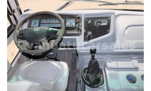 Acheter Import Voiture TATA Xenon Blanc à Import - Dubai, Malampa